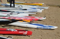 Stand Up Paddle race board design restrictions