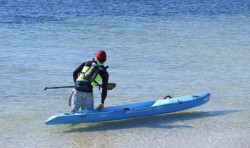 Travis Grant and his new NSP SUP race board (© Alain Teurquetil)