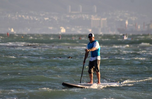 Ivan van Vuuren stand up paddling