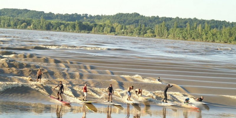 tidal bore wave