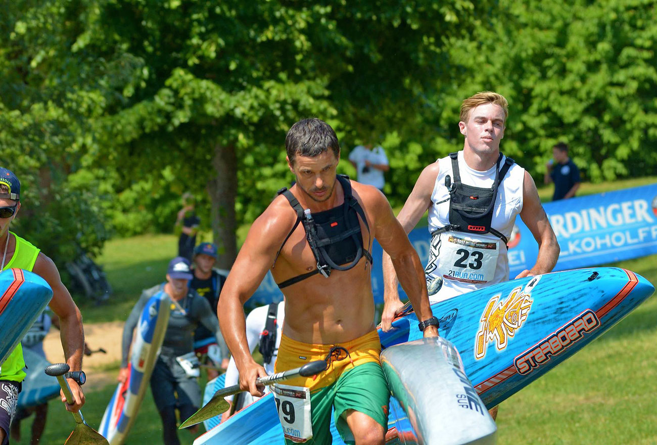 Paul Jackson and Trevor Tunnington, two of the early race leaders, on the infamous portage run between the twin lakes of the Lost Mills (photo: Surfstadl Ammersee)
