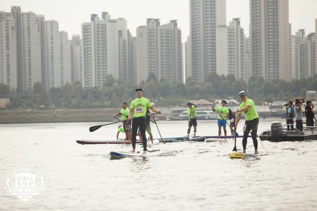 stand-up-paddle-boarding-in-seoul-korea